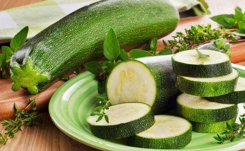 吃瓜西葫芦,揭秘瓜农的甜蜜生活与丰收喜悦  第1张