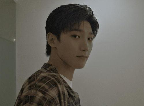 瓜地吃瓜梁洁,梁洁演绎夏日清新风