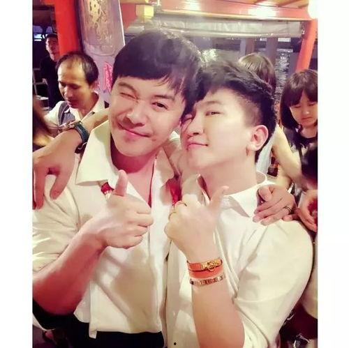 闺蜜吃瓜回来,揭秘娱乐圈最新猛料！”